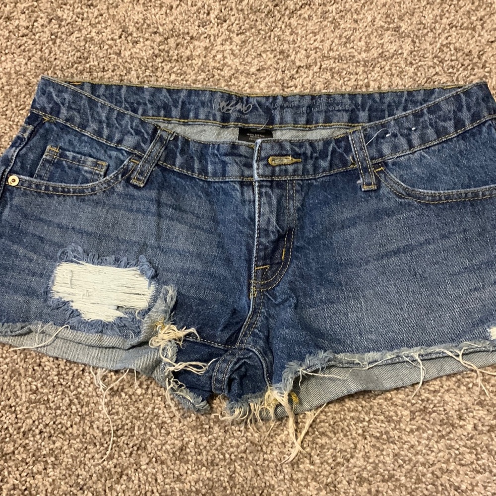 Mossimo distressed jean low rise short shorts